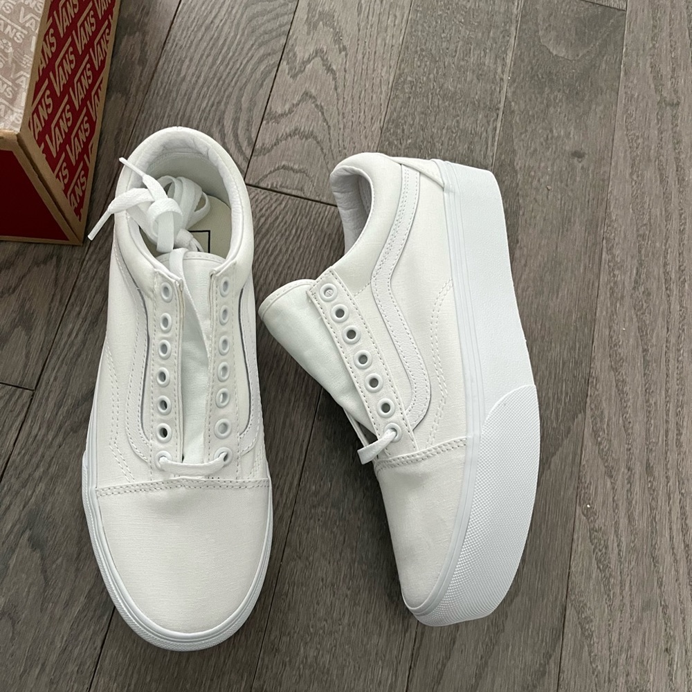 Vans Old Skool Platform
Women's sz.（New With Box） - Picture 7 of 11